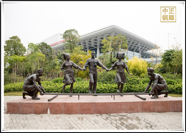 少數(shù)民族雕塑.jpg 少數(shù)民族雕塑.jpg