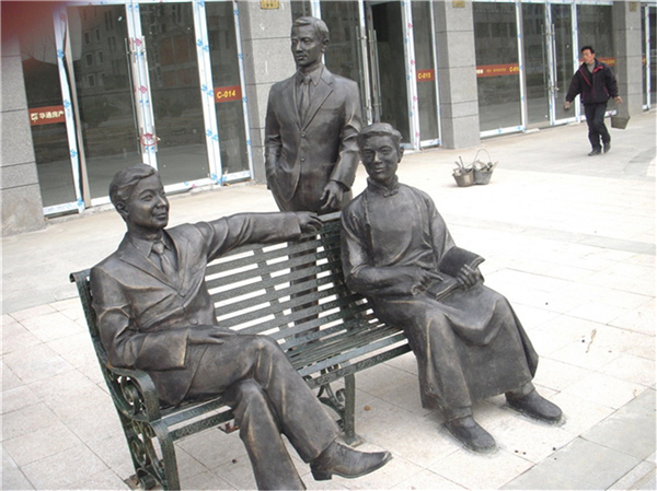 商業(yè)街雕塑.jpg 商業(yè)街雕塑.jpg