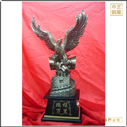 雄鷹展翅銅雕塑批發(fā) 雄鷹展翅銅雕塑批發(fā)