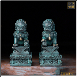 一對小型銅獅子雕塑擺件 一對小型銅獅子雕塑擺件