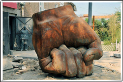 廣場(chǎng)鐵拳雕塑|鐵拳銅雕塑價(jià)格 廣場(chǎng)鐵拳雕塑|鐵拳銅雕塑價(jià)格