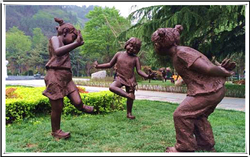 公園小孩踢毽子雕塑 公園小孩踢毽子雕塑