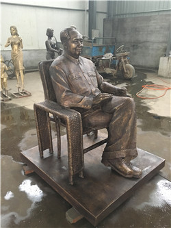 毛主席坐沙發(fā)圖片 毛主席坐沙發(fā)圖片